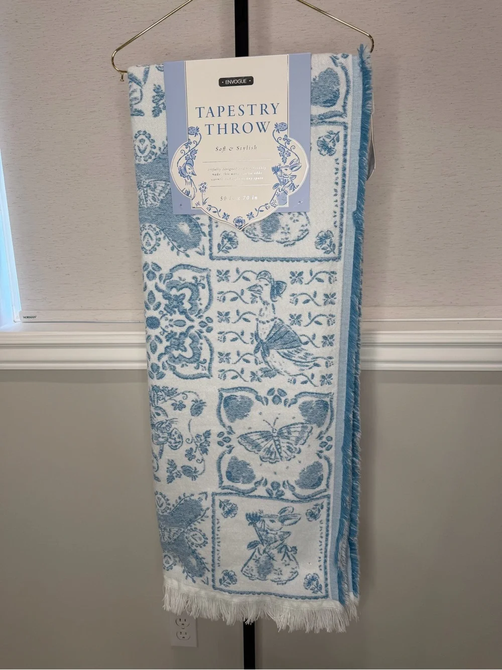 Envogue Blue and White Tapestry Throw Blanket